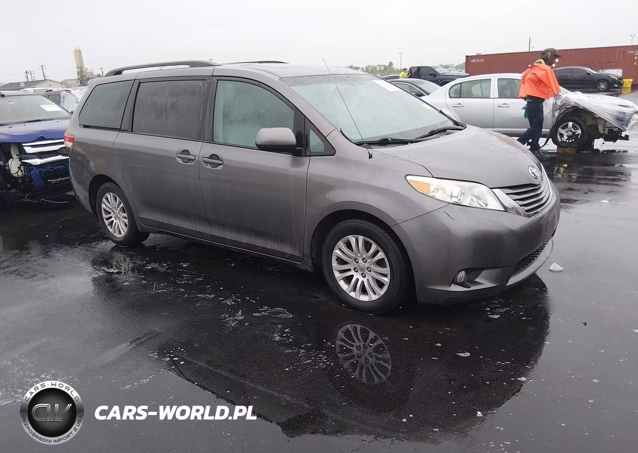 2013 Toyota Sienna Xle V6 8 Passenger – zdjęcie 1 z 20