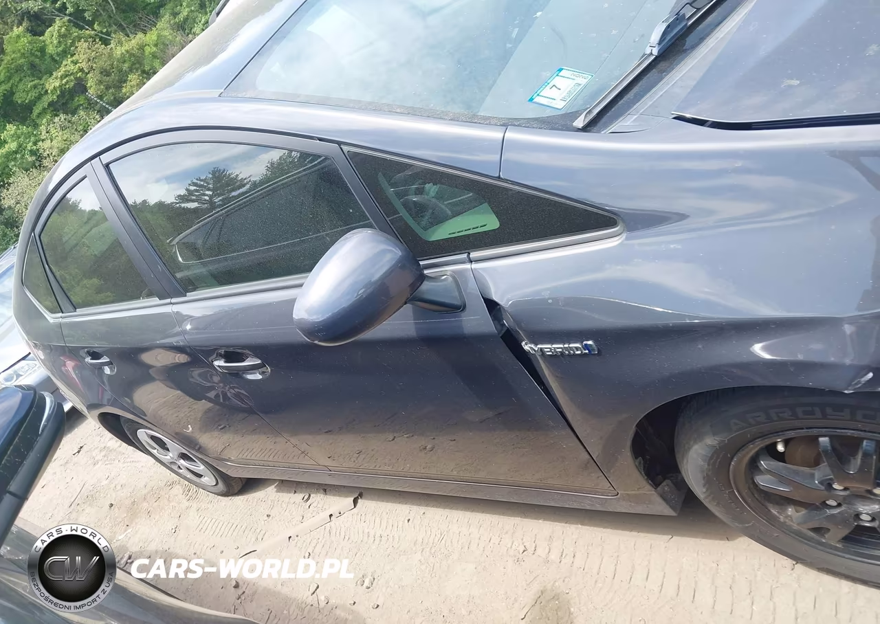 2015 Toyota Prius Two VIN:JTDKN3DU6F0439818 - 13