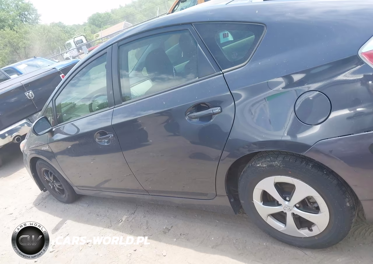 2015 Toyota Prius Two VIN:JTDKN3DU6F0439818 - 14