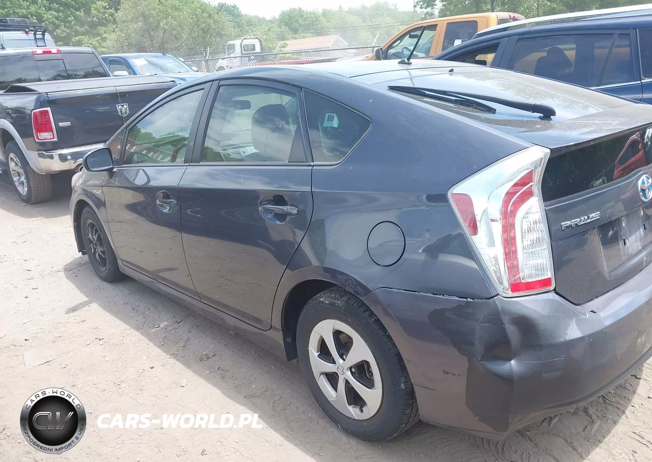 2015 Toyota Prius Two VIN:JTDKN3DU6F0439818 - 3