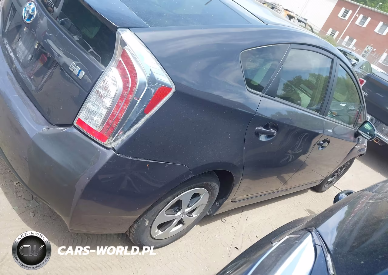 2015 Toyota Prius Two VIN:JTDKN3DU6F0439818 - 4