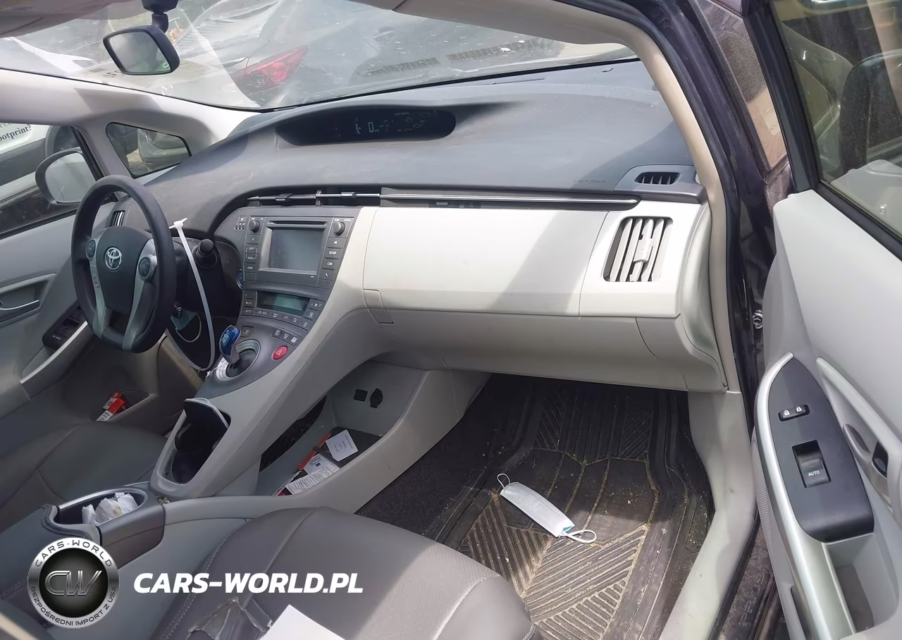 2015 Toyota Prius Two VIN:JTDKN3DU6F0439818 - 5