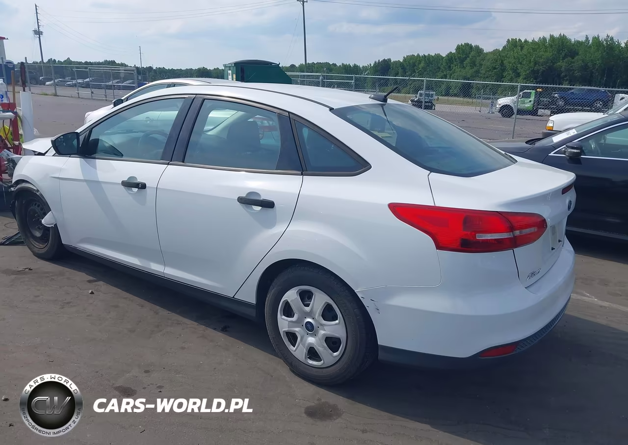 2016 Ford Focus S VIN:1FADP3E26GL339448 - 3