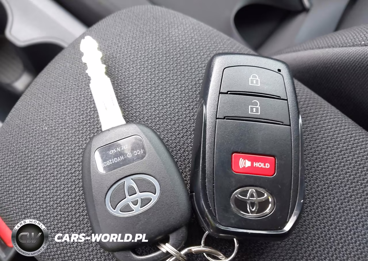 2026 Toyota Corolla Cross Le VIN:7MUCAAAGXTV158445 - 11