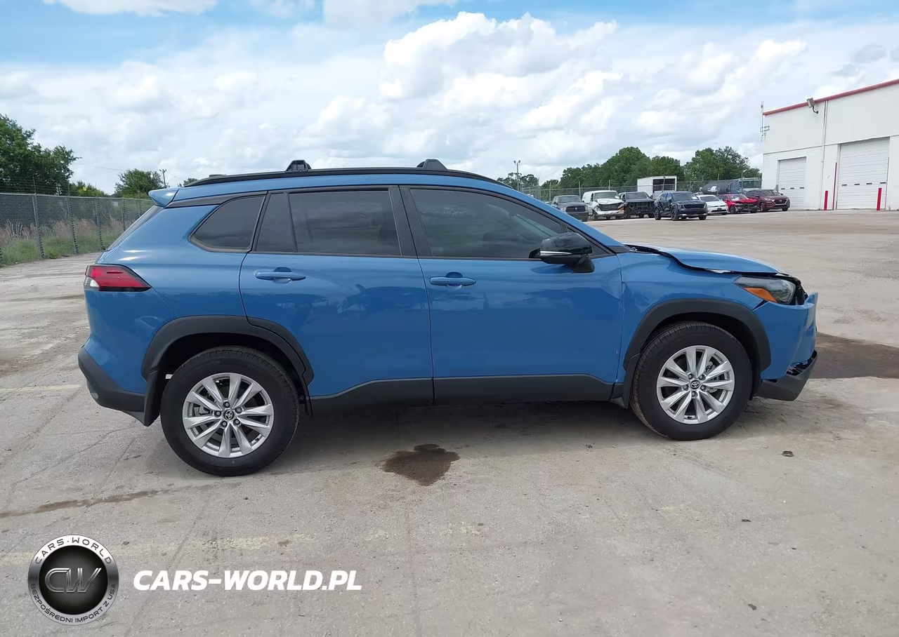 2026 Toyota Corolla Cross Le VIN:7MUCAAAGXTV158445 - 13