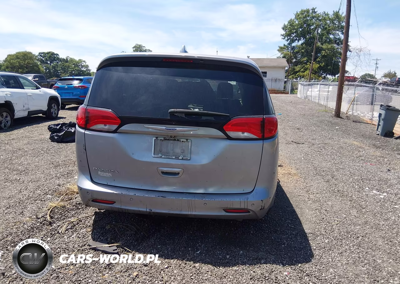 2018 Chrysler Pacifica Lx VIN:2C4RC1CG3JR132352 - 17