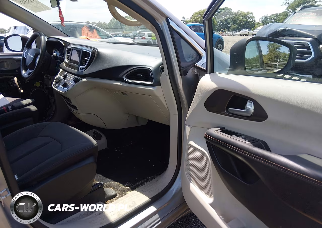 2018 Chrysler Pacifica Lx VIN:2C4RC1CG3JR132352 - 5