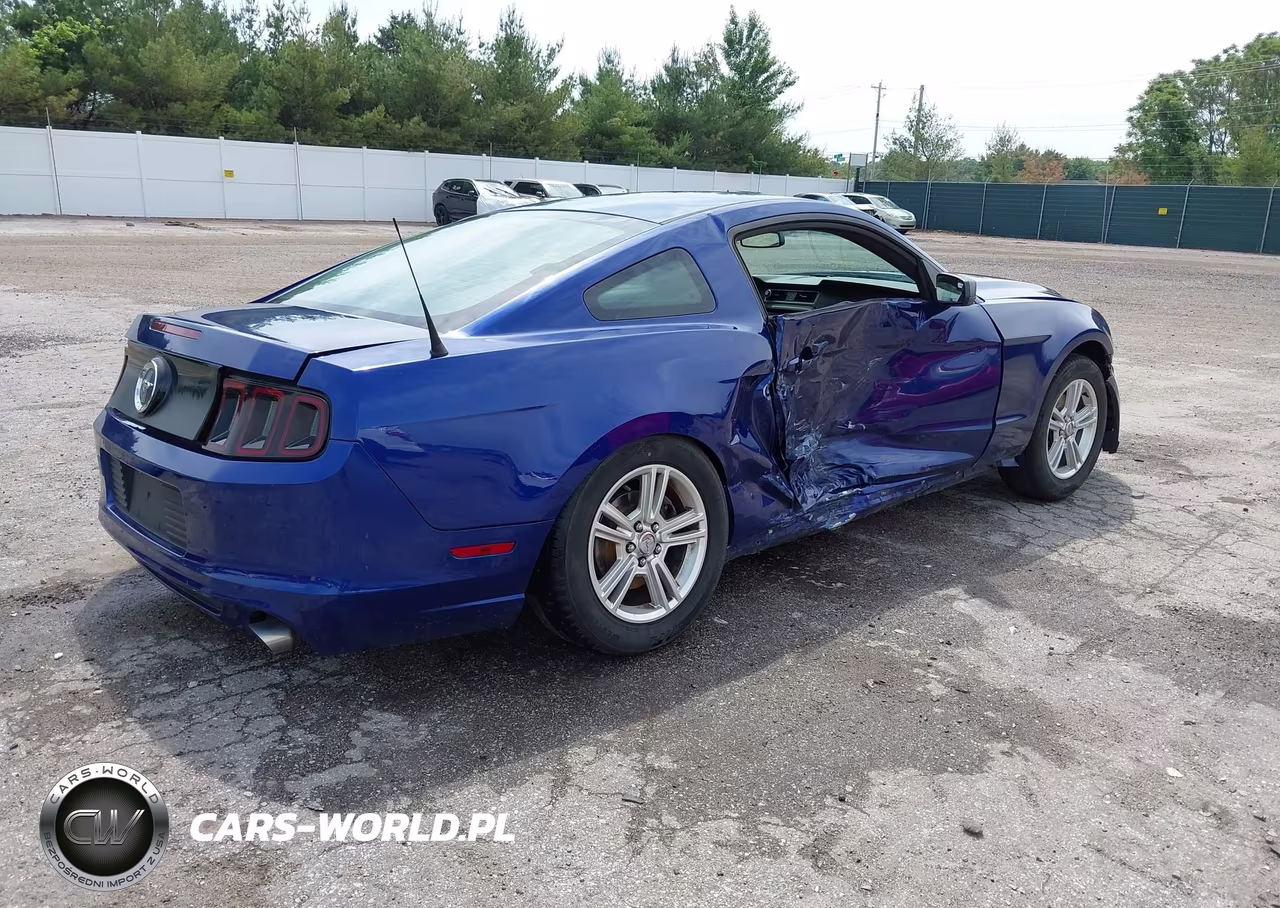 2013 Ford Mustang V6 VIN:1ZVBP8AM4D5240260 - 4