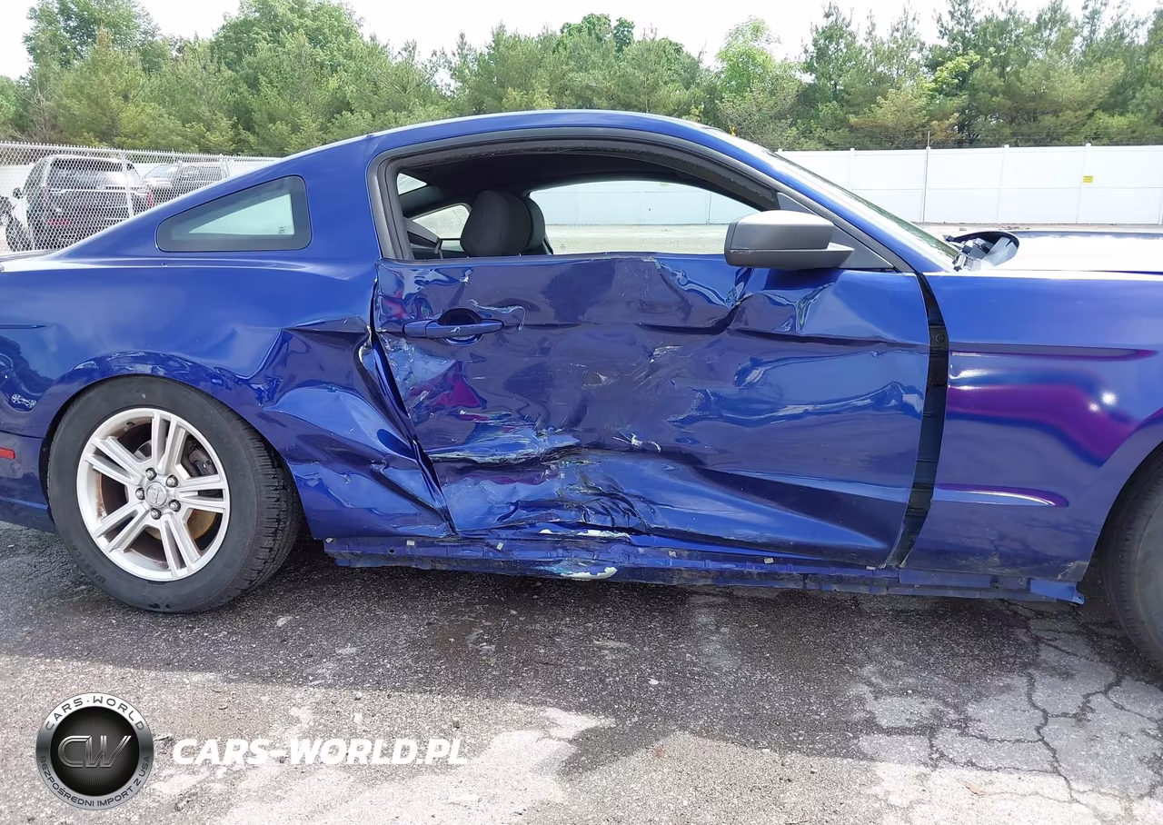 2013 Ford Mustang V6 VIN:1ZVBP8AM4D5240260 - 6