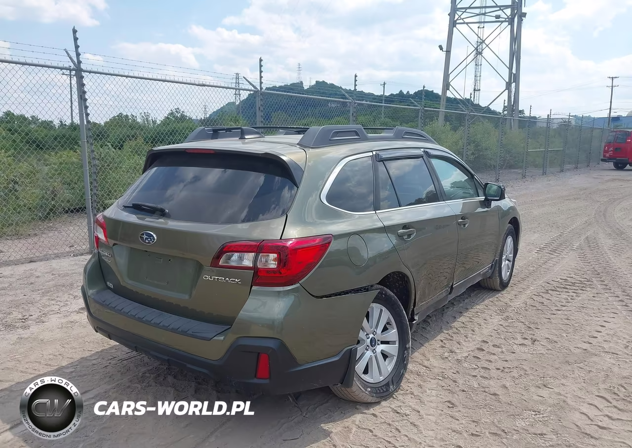 2018 Subaru Outback 2.5I Premium VIN:4S4BSACC6J3346922 - 4