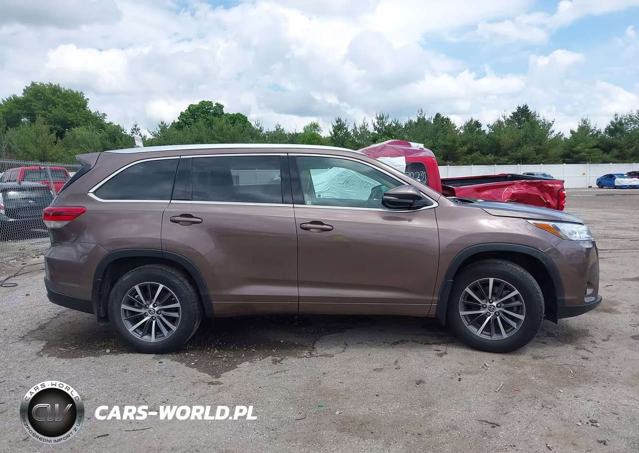 2018 Toyota Highlander Xle VIN:5TDJZRFH6JS834347 - 13
