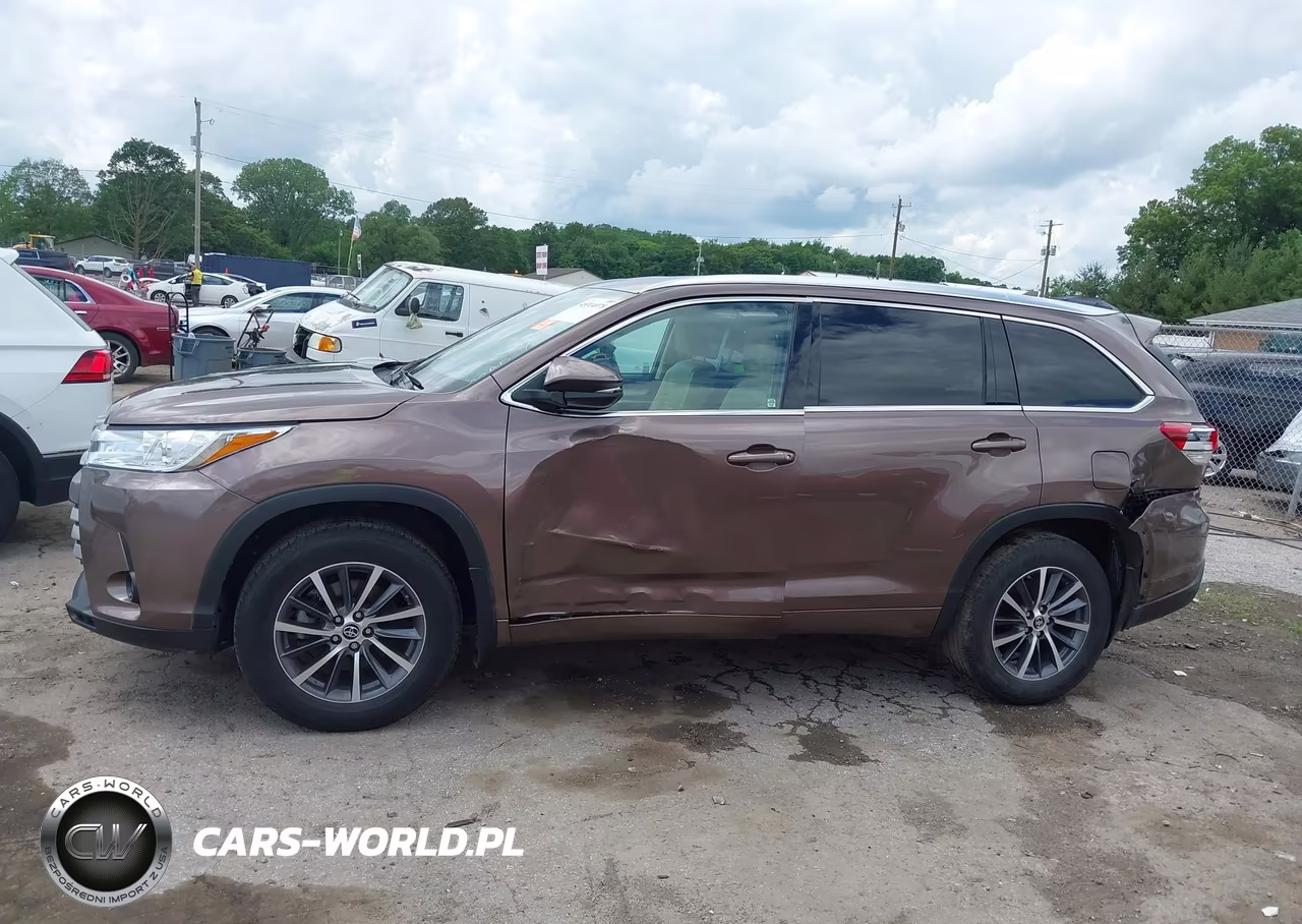 2018 Toyota Highlander Xle VIN:5TDJZRFH6JS834347 - 14
