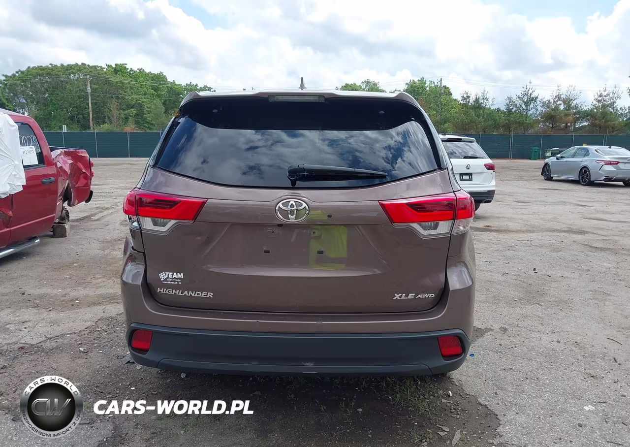 2018 Toyota Highlander Xle VIN:5TDJZRFH6JS834347 - 16