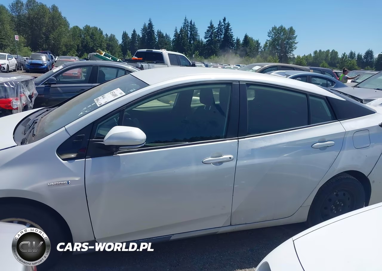 2021 Toyota Prius Le Awd-E VIN:JTDL9MFU0M3026252 - 15