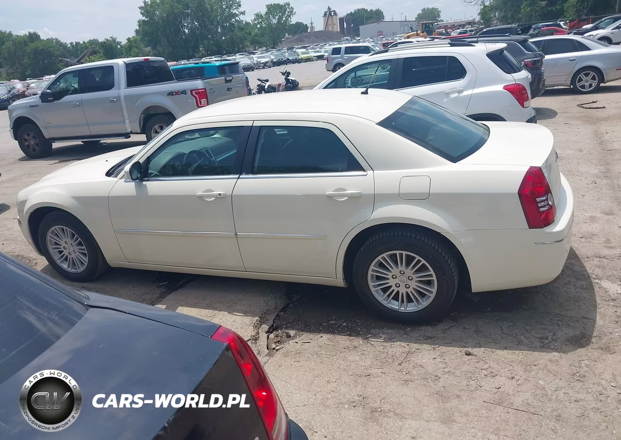 2008 Chrysler 300 Touring VIN:2C3KA53GX8H245542 - 14