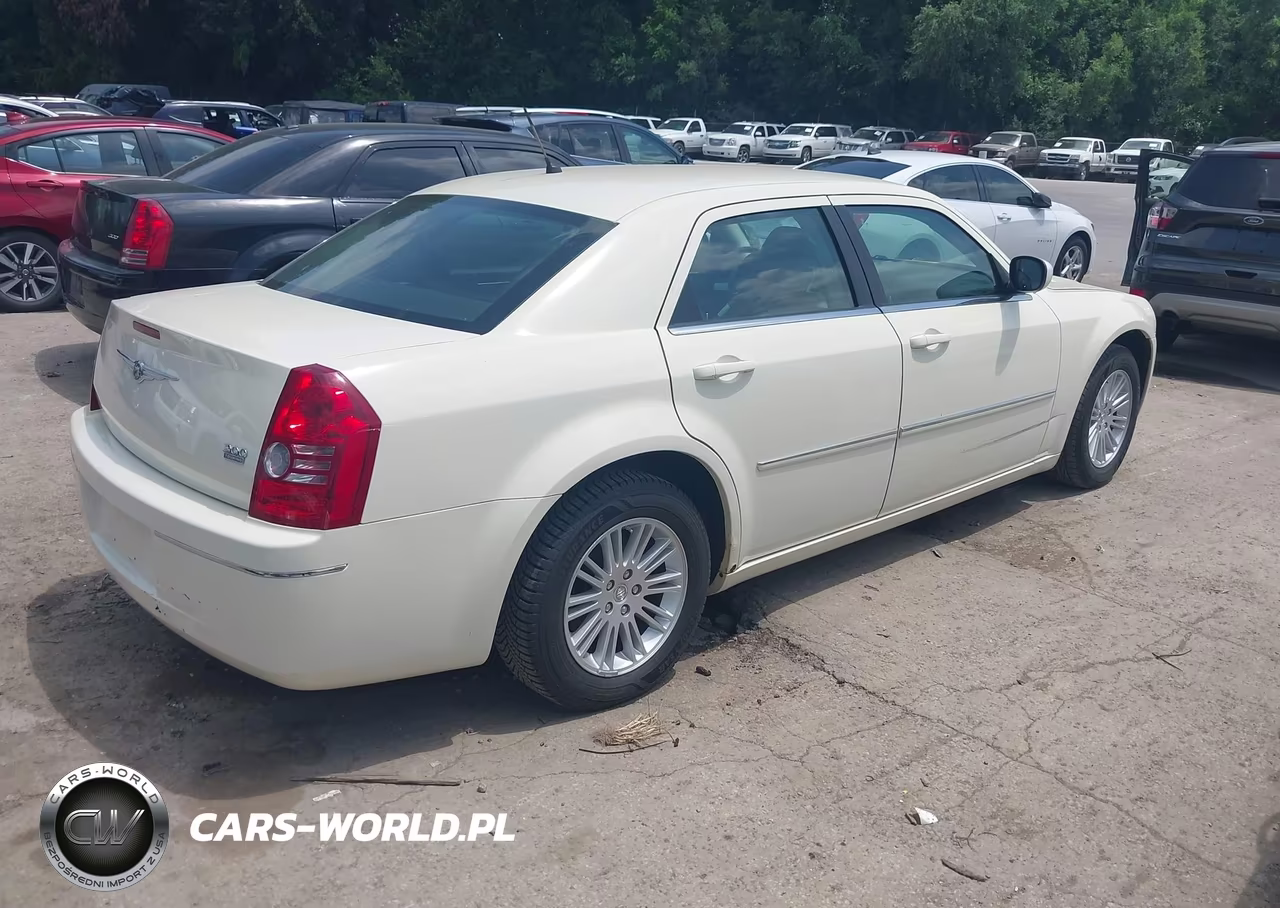 2008 Chrysler 300 Touring VIN:2C3KA53GX8H245542 - 4