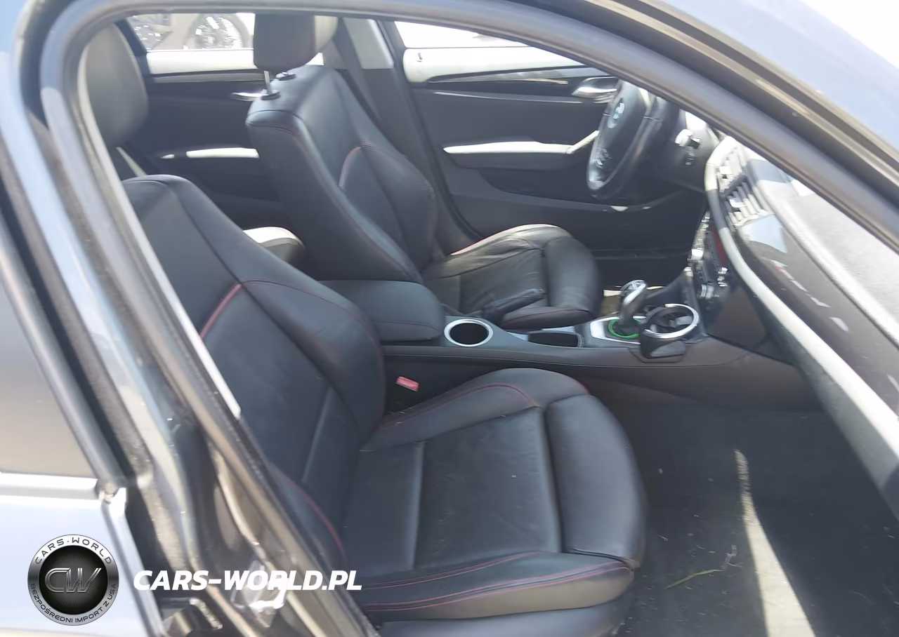 2014 BMW X1 xDrive28I VIN:WBAVL1C5XEVY12696 - 5