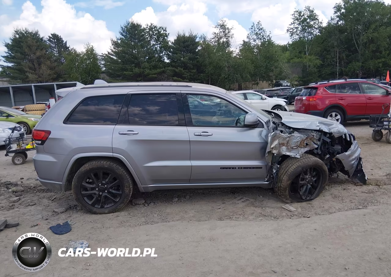 2017 Jeep Grand Cherokee Altitude 4X4 VIN:1C4RJFAG6HC704619 - 13