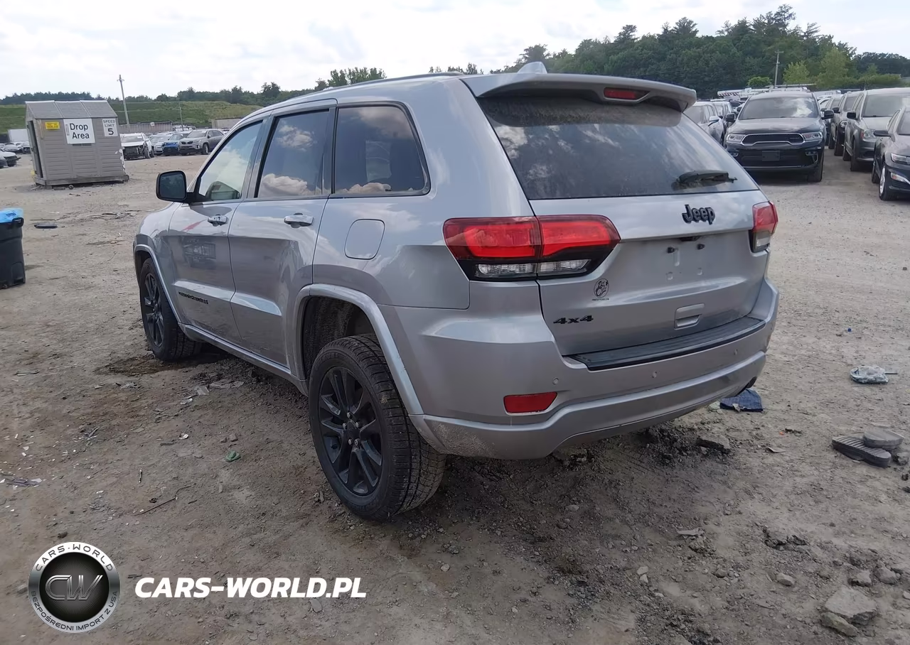 2017 Jeep Grand Cherokee Altitude 4X4 VIN:1C4RJFAG6HC704619 - 3