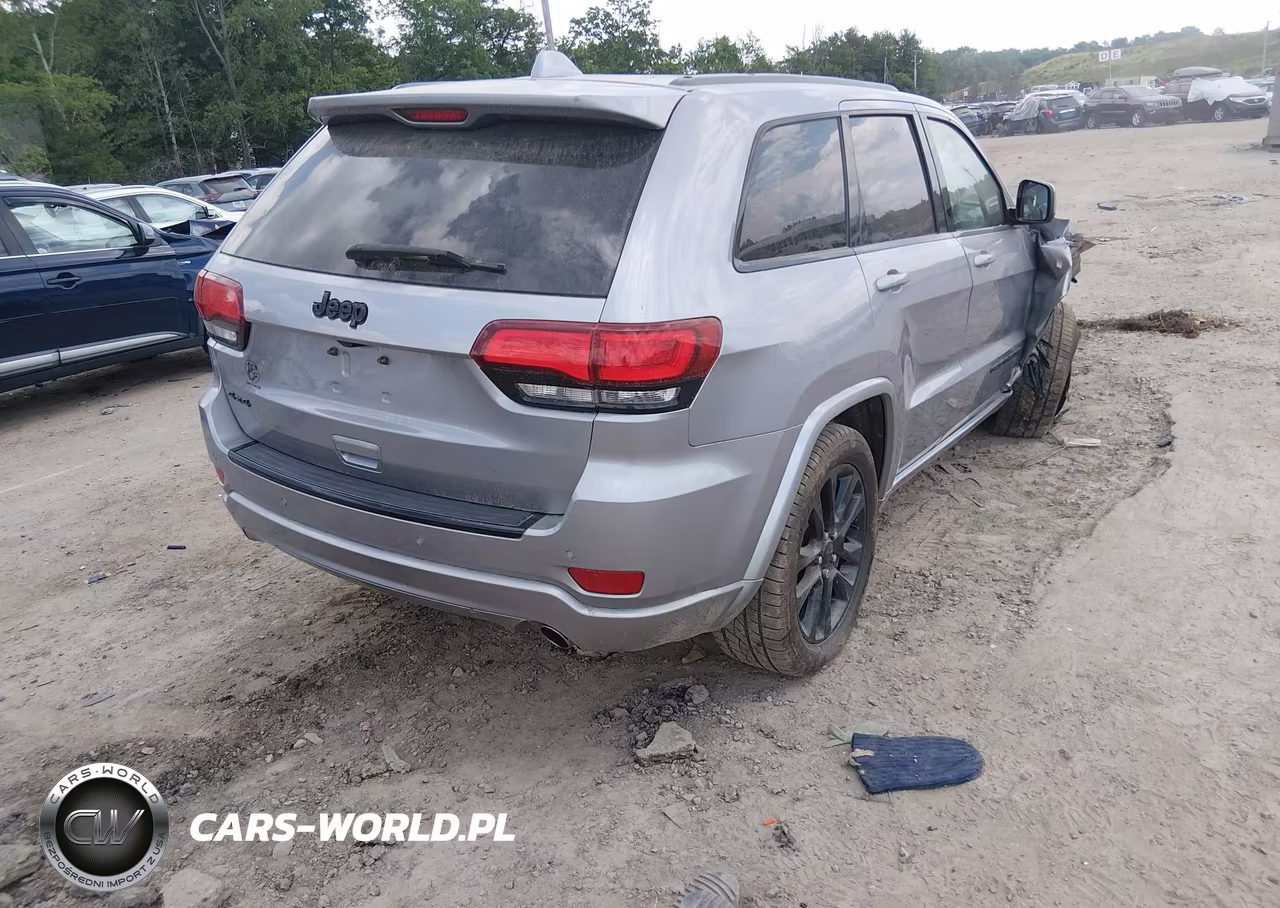 2017 Jeep Grand Cherokee Altitude 4X4 VIN:1C4RJFAG6HC704619 - 4