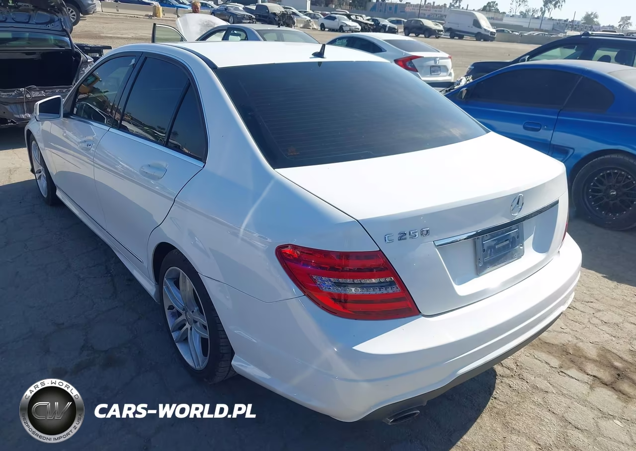 2013 Mercedes-Benz C 250 Sport VIN:WDDGF4HB3DR272057 - 3