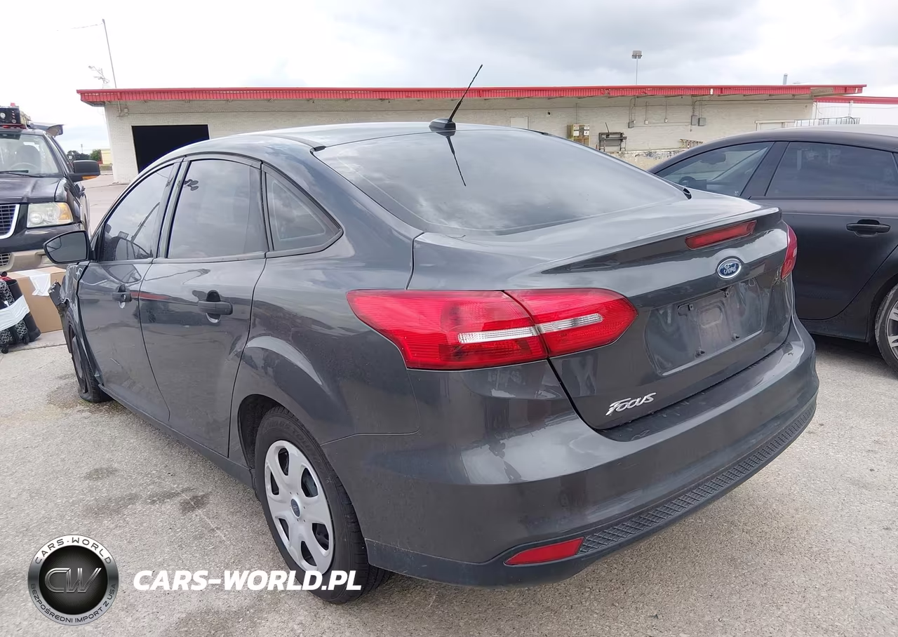 2018 Ford Focus S VIN:1FADP3E22JL311167 - 3