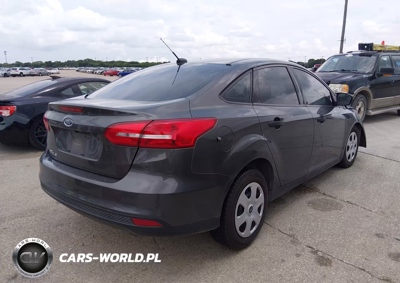 2018 Ford Focus S VIN:1FADP3E22JL311167 - 4