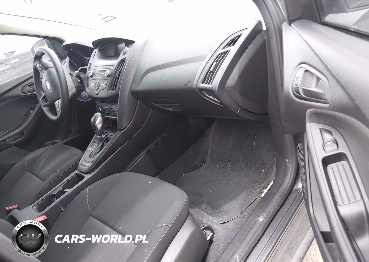2018 Ford Focus S VIN:1FADP3E22JL311167 - 5