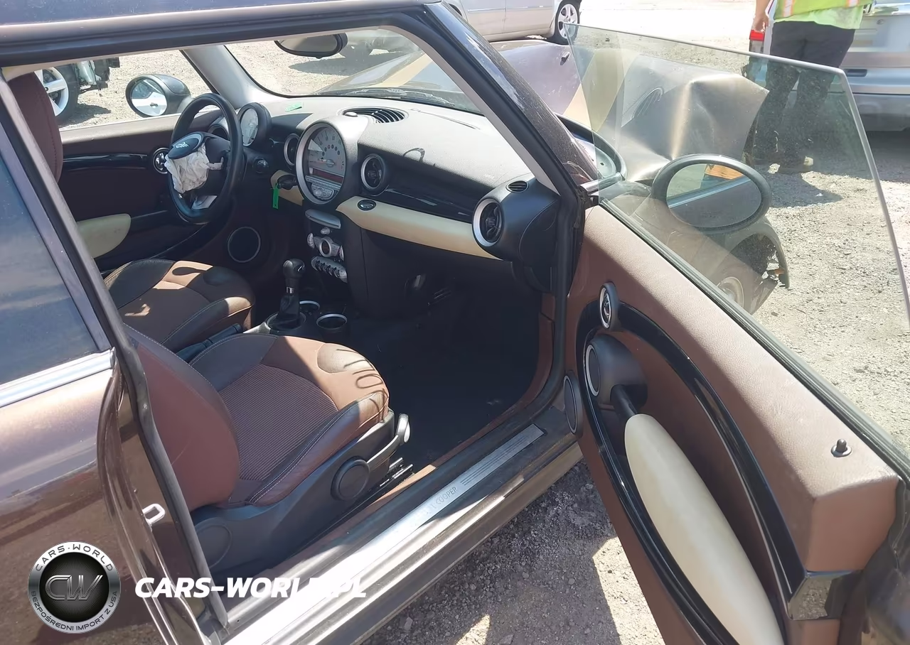 2010 Mini Cooper Clubman VIN:WMWML3C51ATX38128 - 5