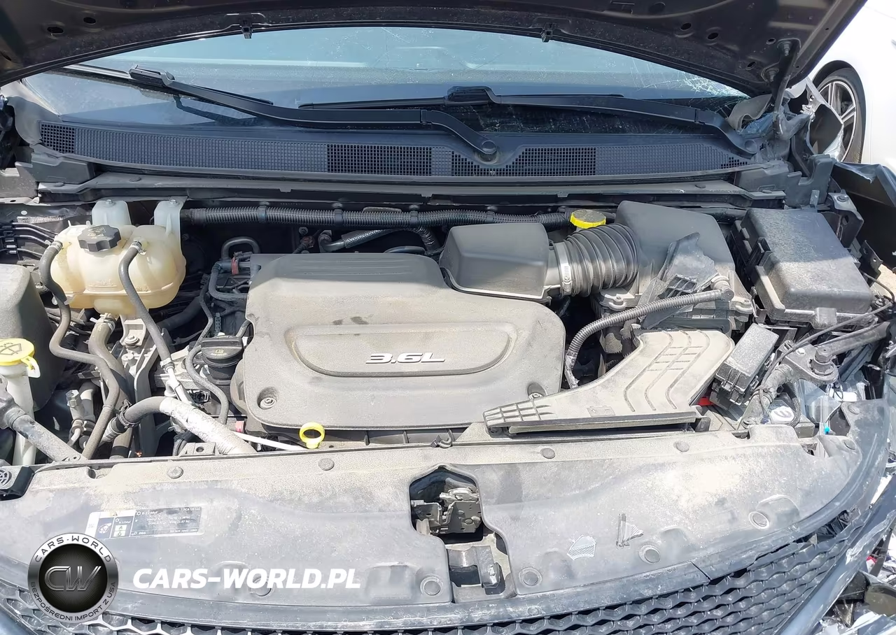 2019 Chrysler Pacifica Touring L Plus VIN:2C4RC1EG7KR528704 - 10