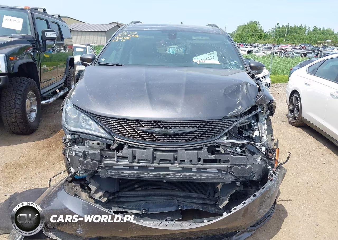 2019 Chrysler Pacifica Touring L Plus VIN:2C4RC1EG7KR528704 - 12