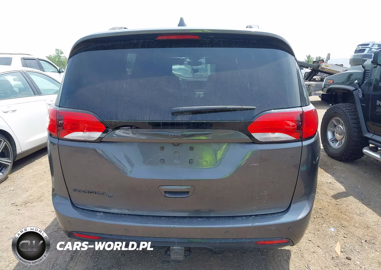 2019 Chrysler Pacifica Touring L Plus VIN:2C4RC1EG7KR528704 - 16