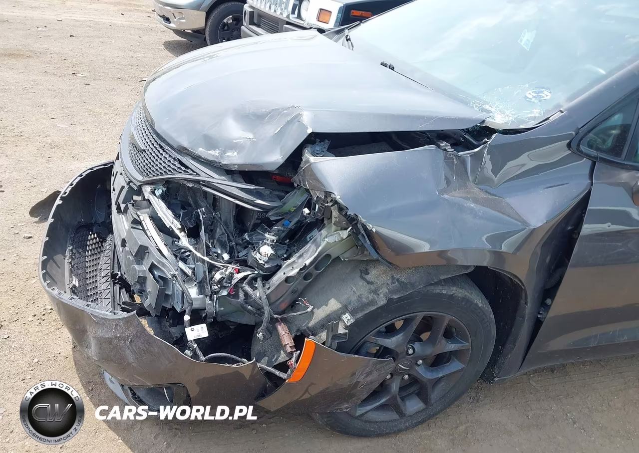 2019 Chrysler Pacifica Touring L Plus VIN:2C4RC1EG7KR528704 - 17