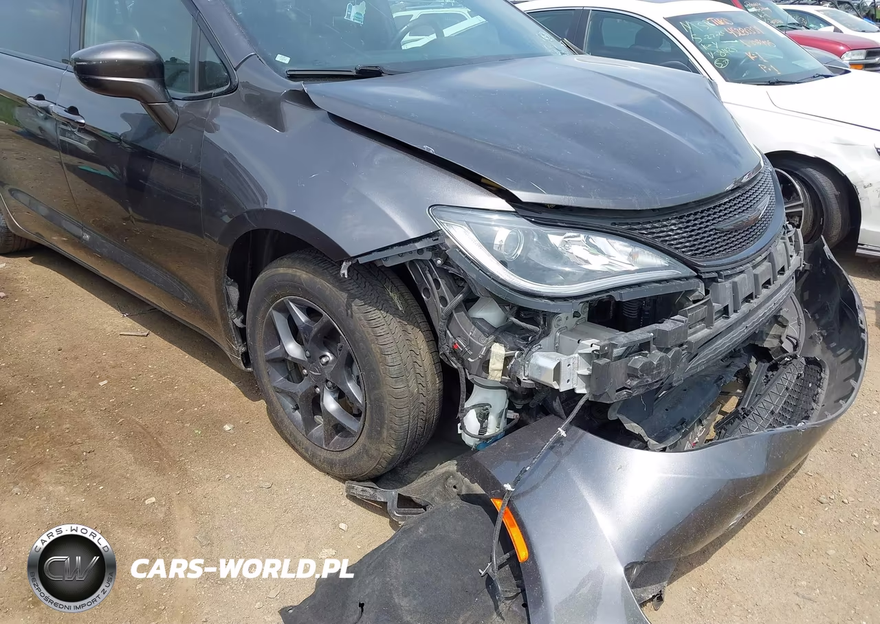 2019 Chrysler Pacifica Touring L Plus VIN:2C4RC1EG7KR528704 - 18