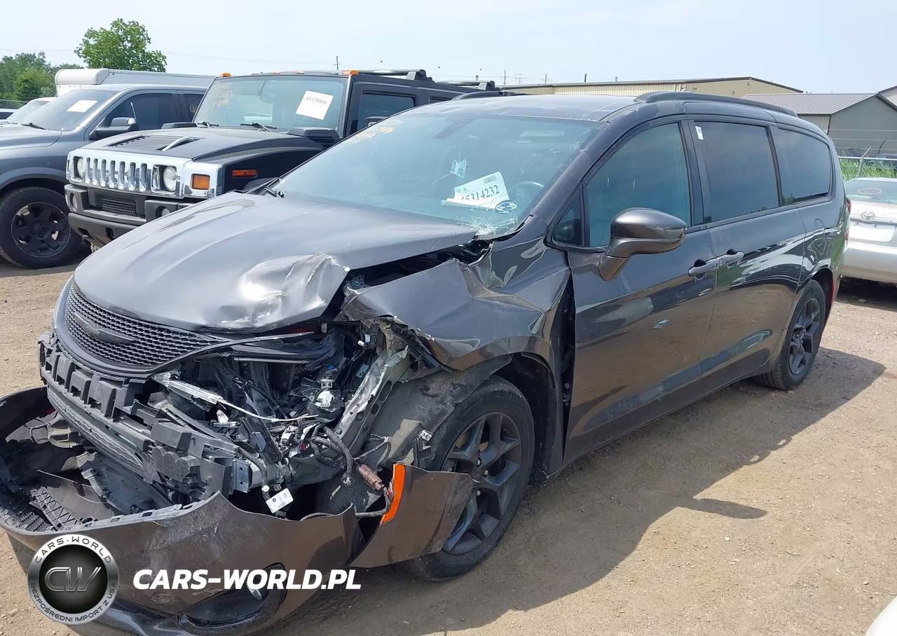 2019 Chrysler Pacifica Touring L Plus VIN:2C4RC1EG7KR528704 - 2