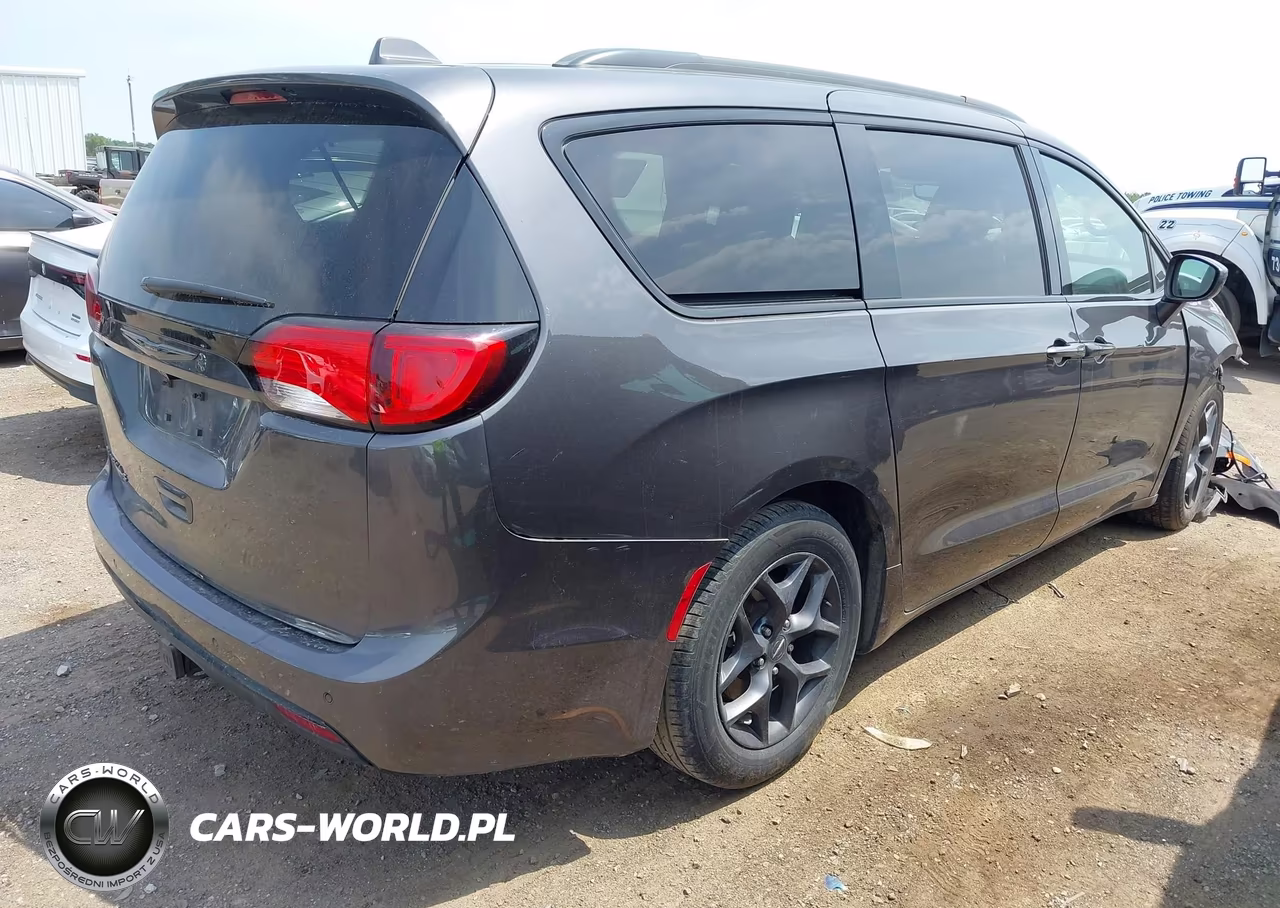 2019 Chrysler Pacifica Touring L Plus VIN:2C4RC1EG7KR528704 - 4