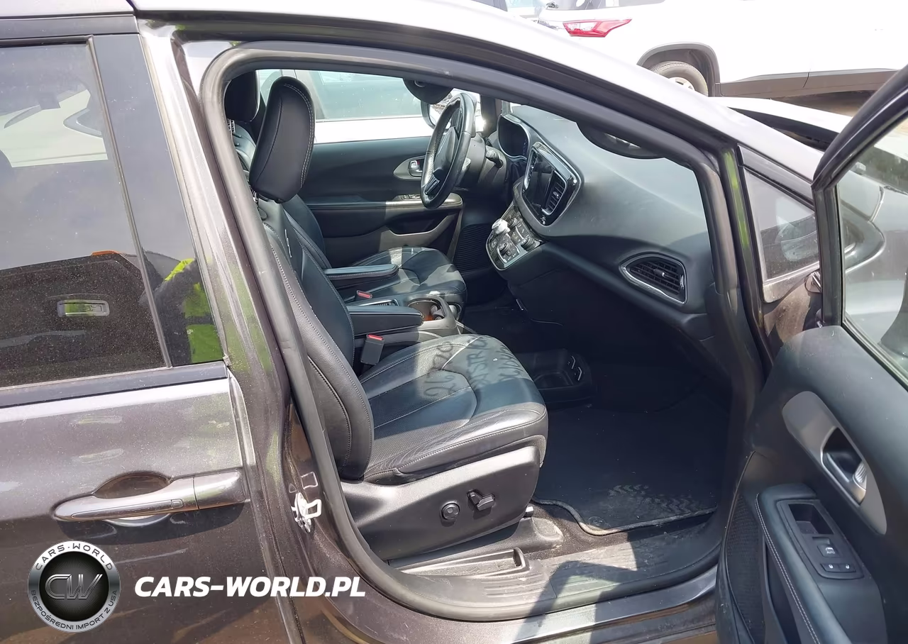 2019 Chrysler Pacifica Touring L Plus VIN:2C4RC1EG7KR528704 - 5