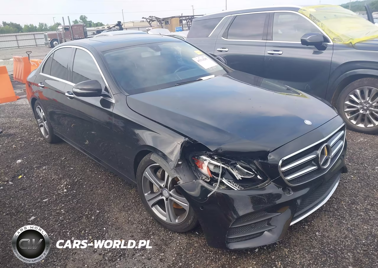 2017 Mercedes-Benz E 300 – zdjęcie 1 z 16