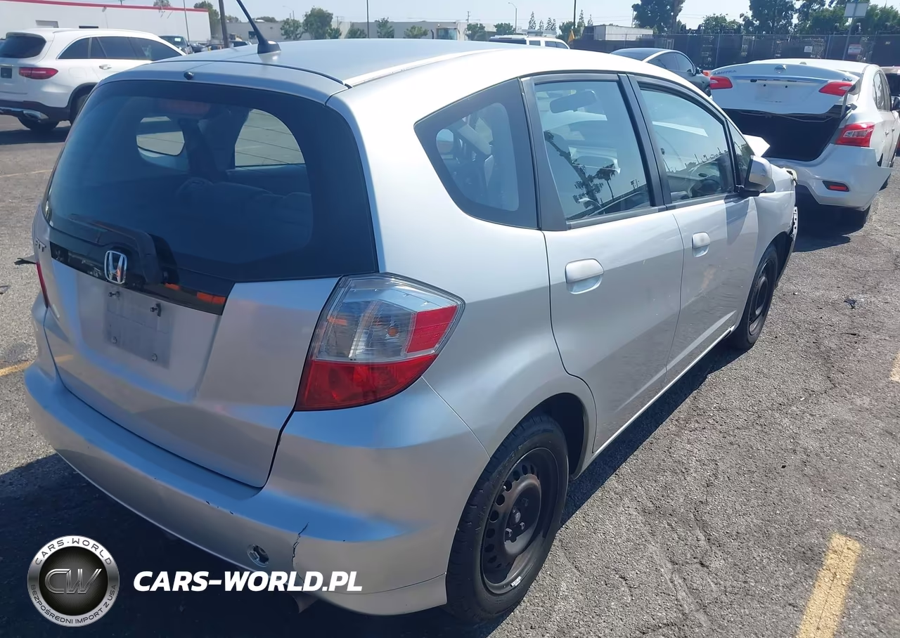 2012 Honda Fit VIN:JHMGE8H33CC025313 - 4