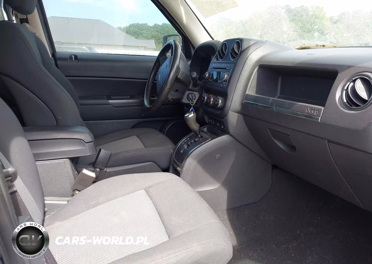 2010 Jeep Patriot Sport VIN:1J4NT1GA8AD677075 - 5