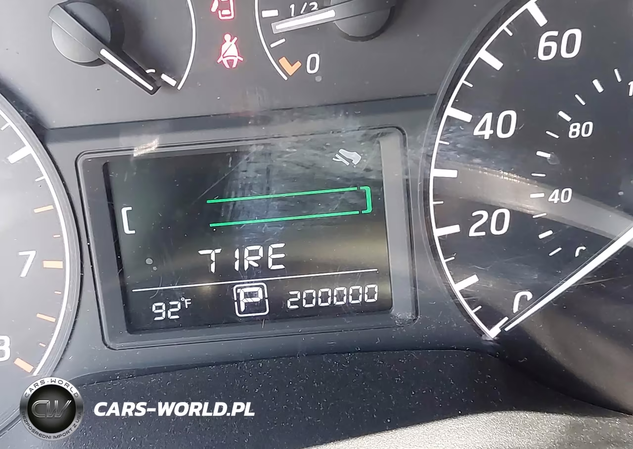 2015 Nissan Sentra S VIN:3N1AB7AP1FY252070 - 15