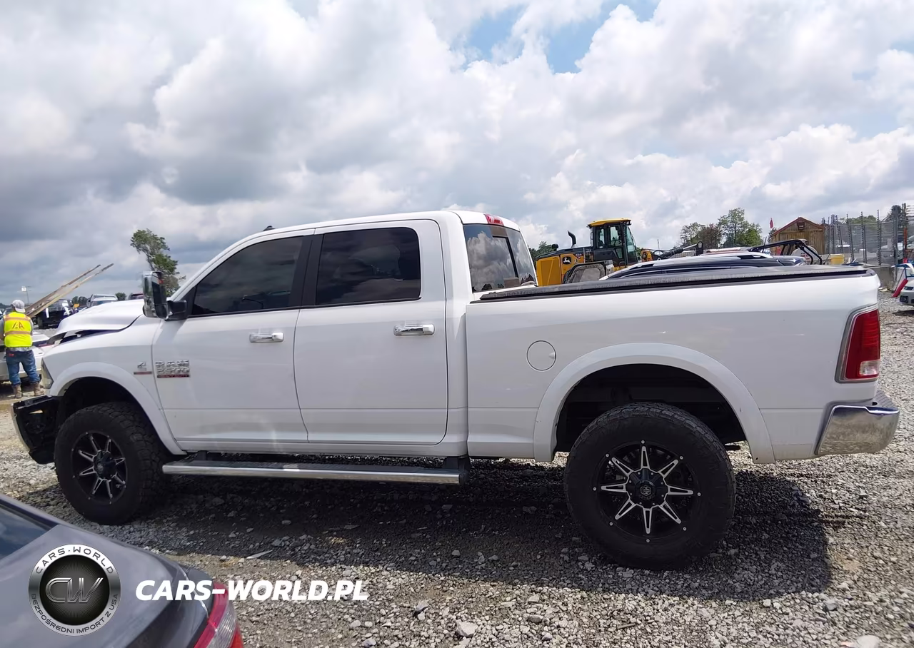 2013 Ram 2500 Laramie VIN:3C6UR5FLXDG560719 - 14