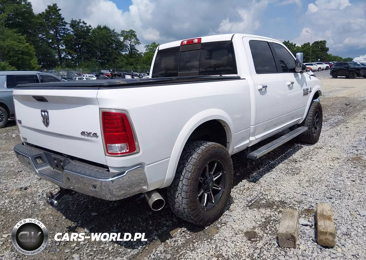 2013 Ram 2500 Laramie VIN:3C6UR5FLXDG560719 - 4