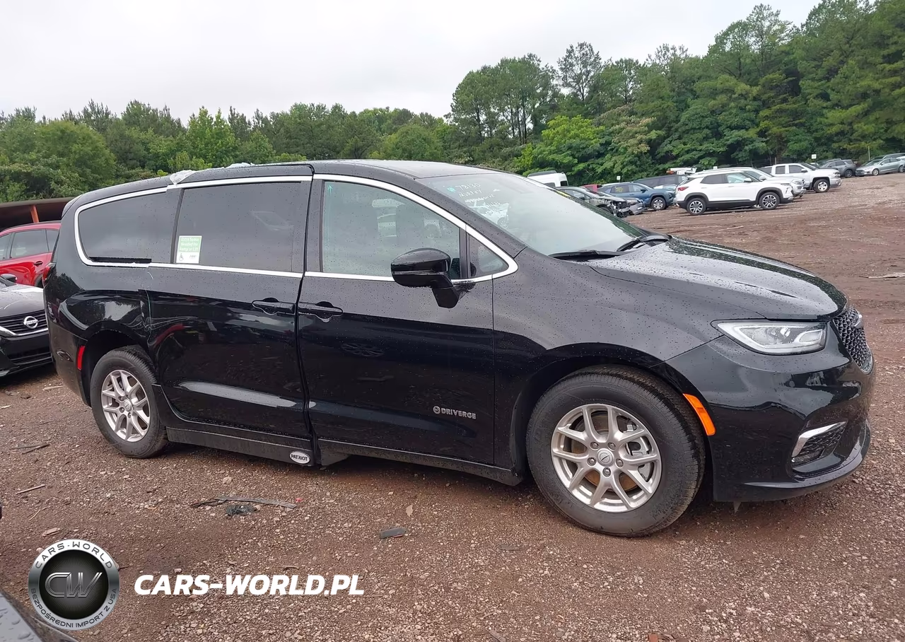 2026 Chrysler Pacifica Select VIN:2C4RC1BG8TR151421 - 13