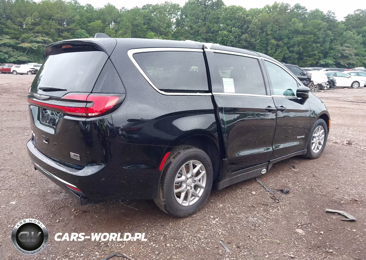 2026 Chrysler Pacifica Select VIN:2C4RC1BG8TR151421 - 4