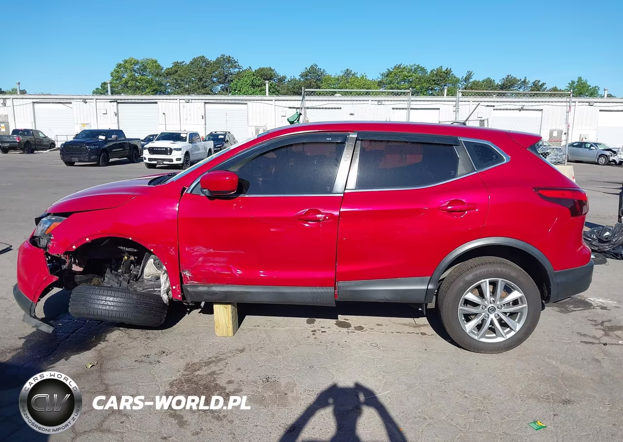 2018 Nissan Rogue Sport S VIN:JN1BJ1CR9JW257813 - 13