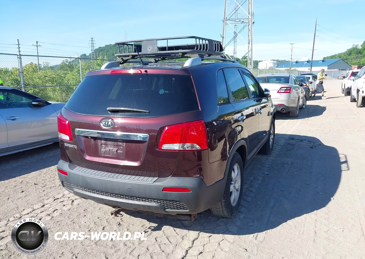 2012 Kia Sorento Lx VIN:5XYKTCA6XCG285390 - 4