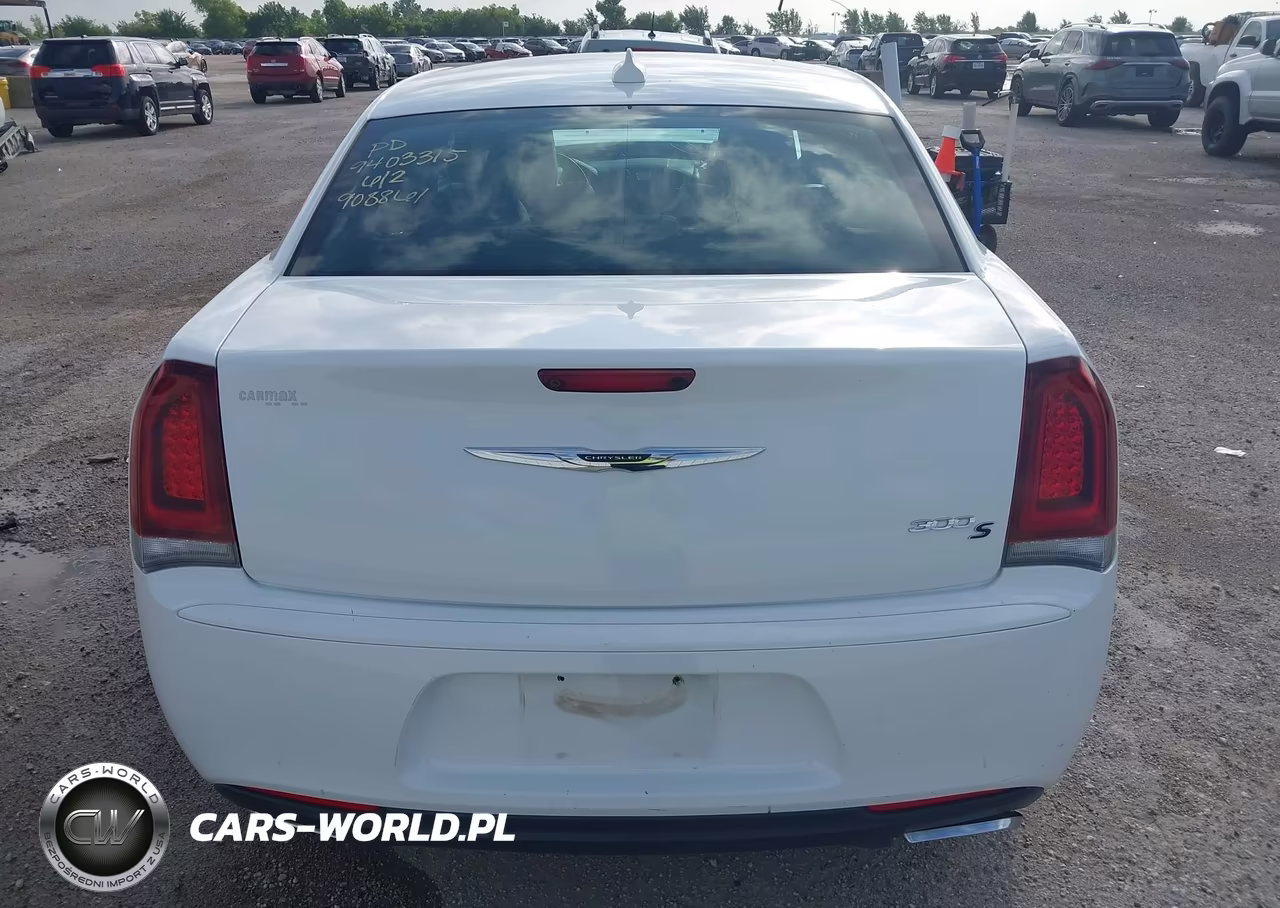 2015 Chrysler 300 300S VIN:2C3CCABG3FH908861 - 16