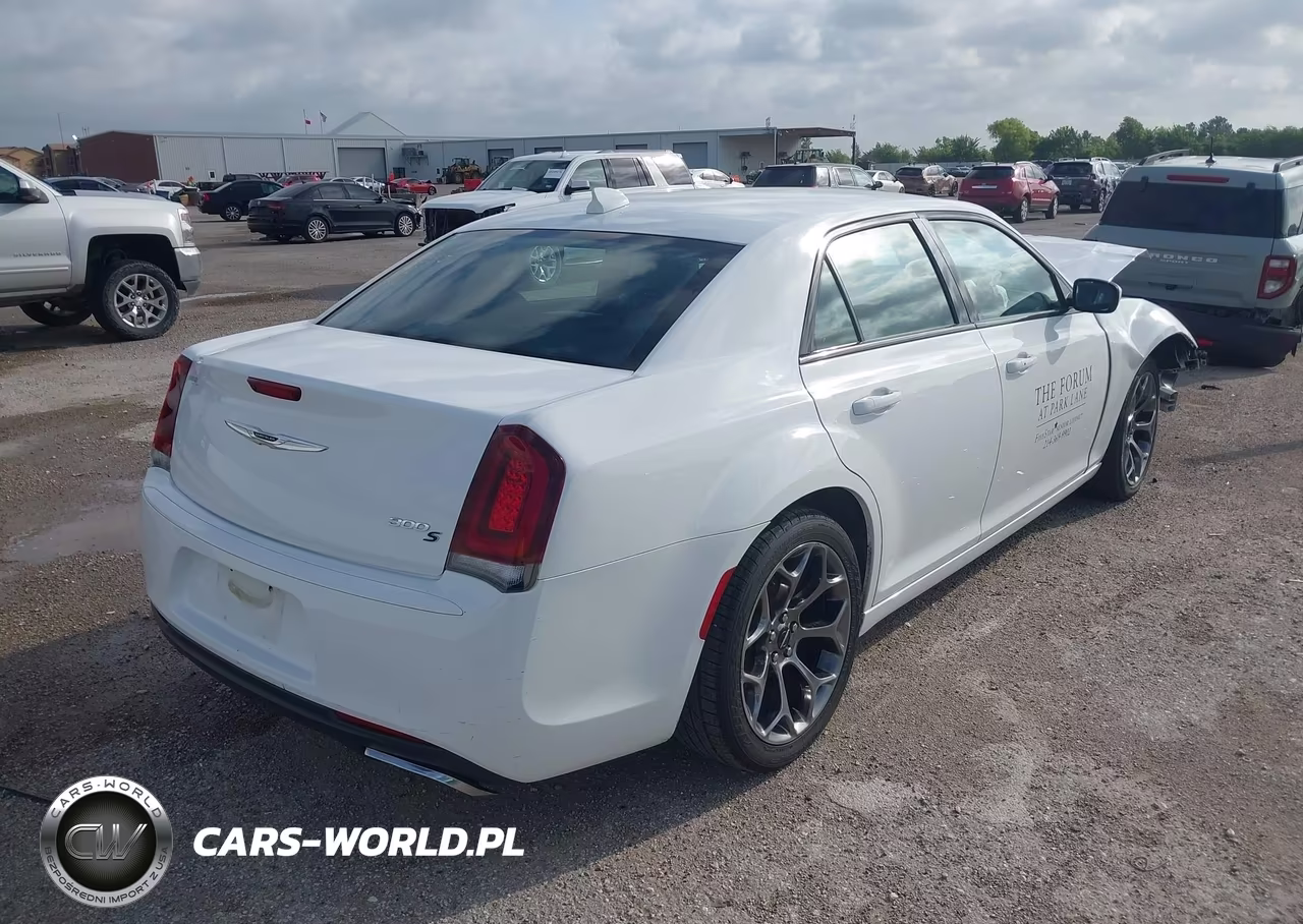 2015 Chrysler 300 300S VIN:2C3CCABG3FH908861 - 4