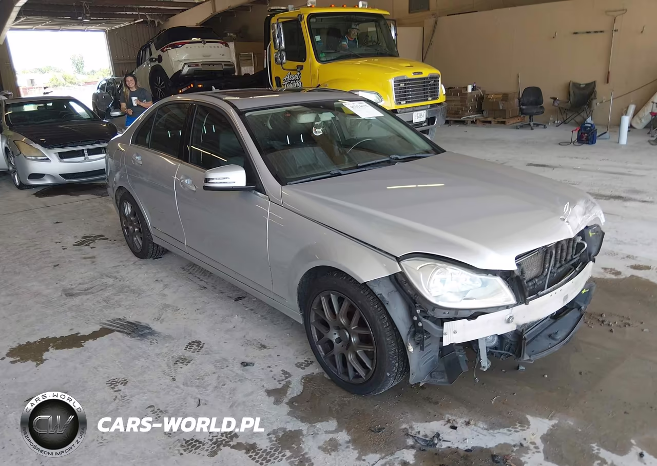 2013 Mercedes-Benz C 300 Luxury 4Matic – zdjęcie 1 z 17